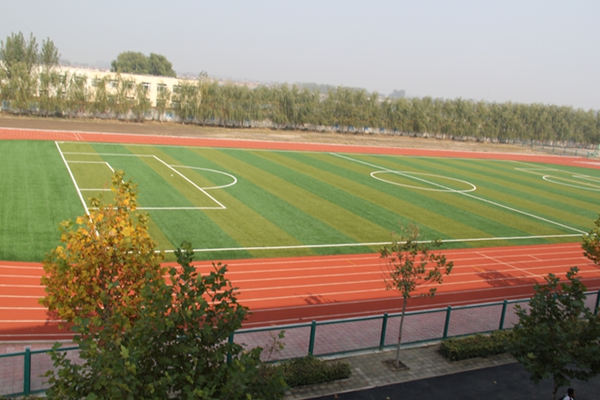 胡各莊中學(xué)塑膠操場(chǎng)