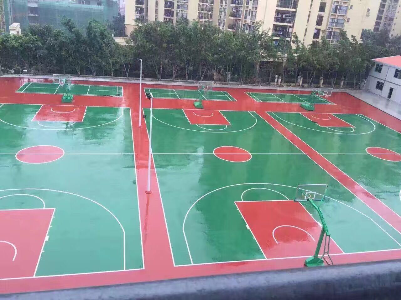 深圳龍崗南芳學(xué)校 <a href=http://m.rkkor.cn target=_blank class=infotextkey>硅PU</a>球場(chǎng)
