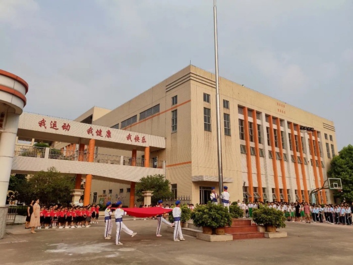 盛世中國夢，童心向祖國