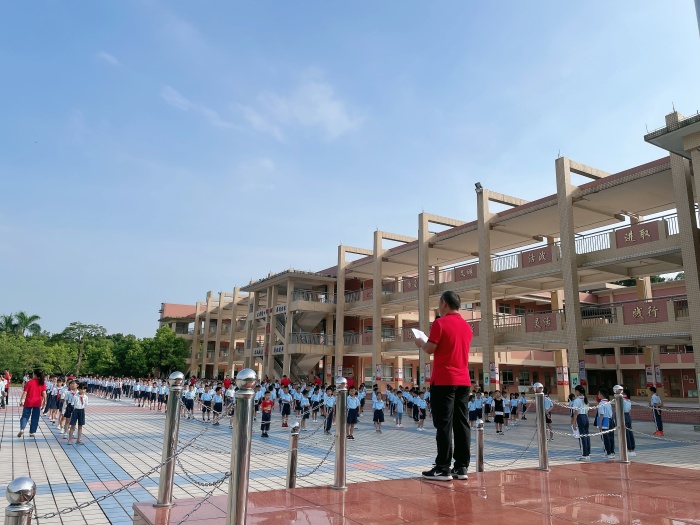 濃濃尊師意，殷殷師生情