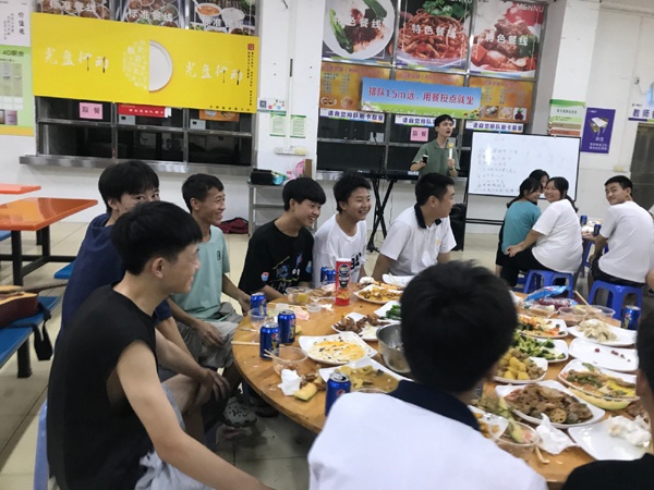 師生同歡，共賀中秋