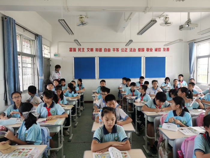 安阜小學(xué)認(rèn)真貫徹落實(shí)“五項(xiàng)管理”迎接督學(xué)督導(dǎo)檢查