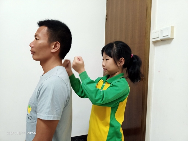 重陽雨意猶許重，感恩敬老情更濃