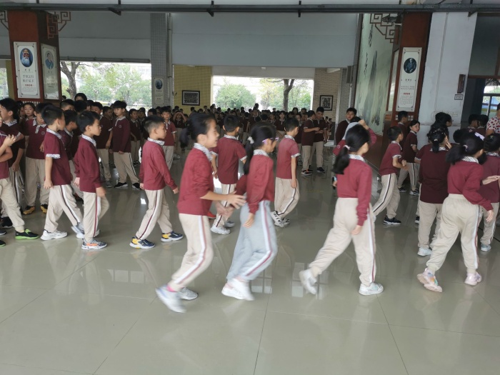 新圩小學開展消防疏散演練活動