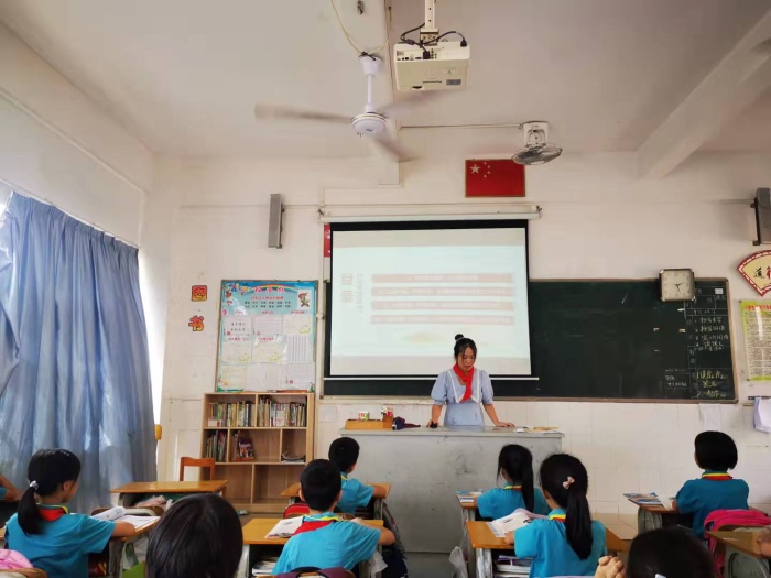 三民學校舉行“請黨放心，強國有我”主題班會