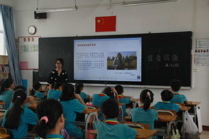 弘揚(yáng)正能量，樹(shù)立時(shí)代真偶像