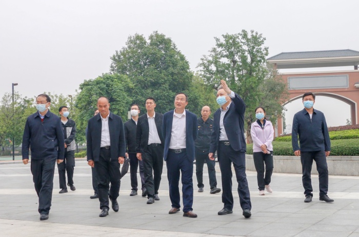 守護(hù)校園食品安全！市委組織部部長梁子財蒞臨桂山督導(dǎo)檢查