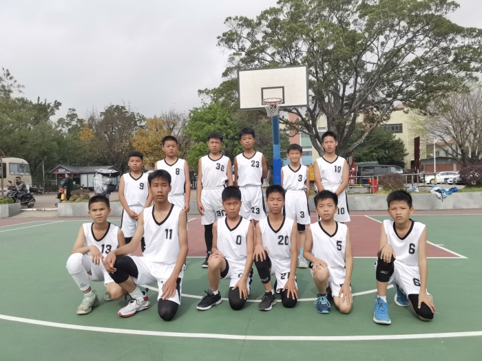 凝心聚力展風(fēng)采，籃球場上展英姿