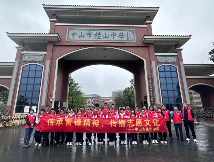 敬老養(yǎng)美德，鄉(xiāng)情滿人間