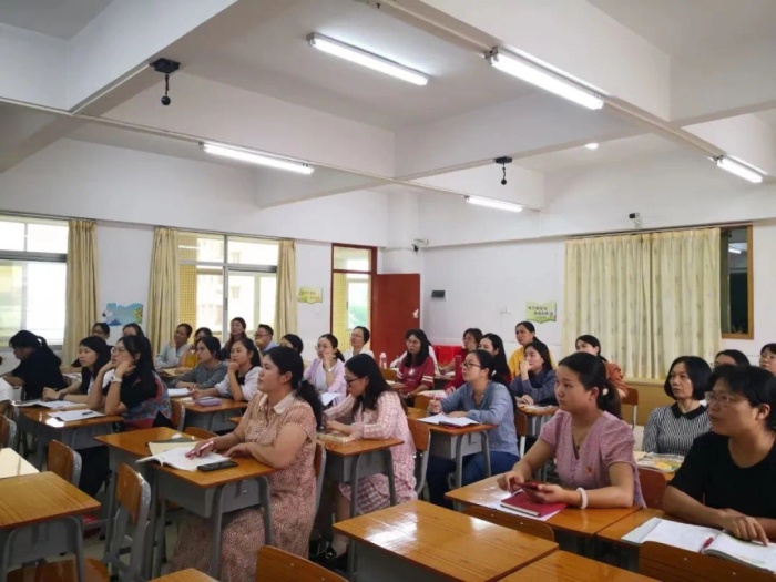 信息技術(shù)助教學(xué)，全體研課促提升