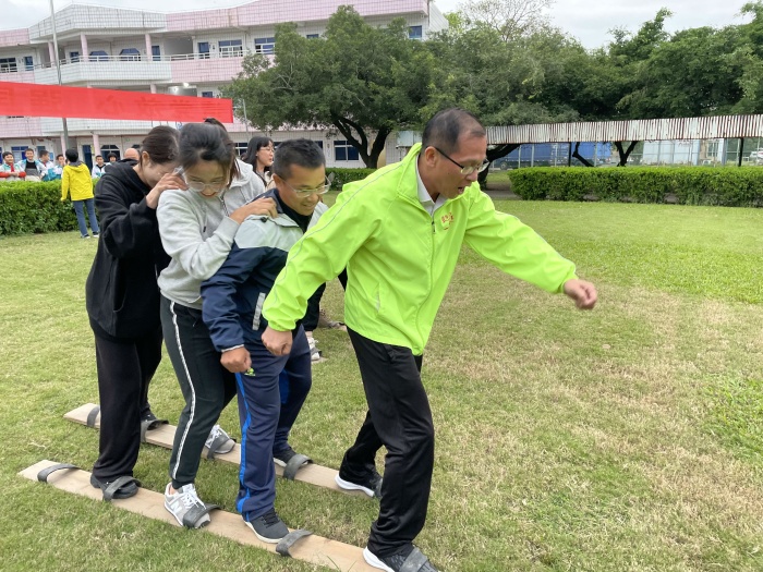 教師豐富多彩運(yùn)動會