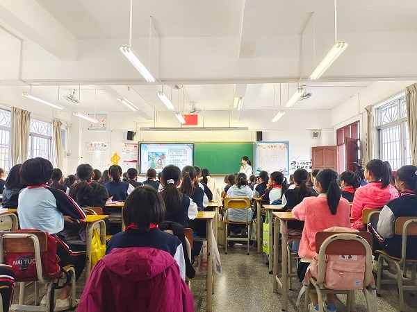 擁抱青春，笑對花季