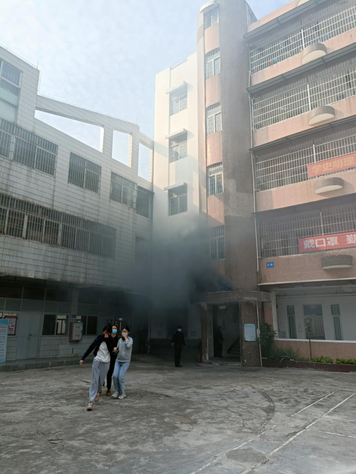 中山開(kāi)放大學(xué)開(kāi)展消防演練筑牢校園“防火墻”