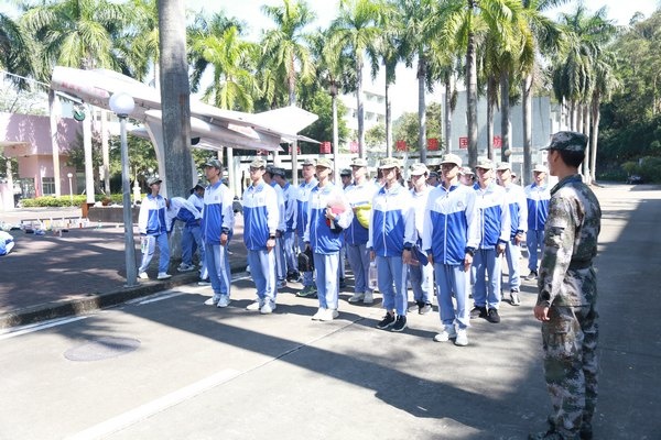 歷經(jīng)一番血淚苦，敢教自我換新顏