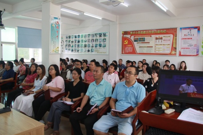 勇踏百年新征程，志做時代“大先生”