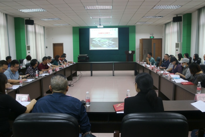 橫欄中學(xué)召開校級(jí)家長委員會(huì)會(huì)議