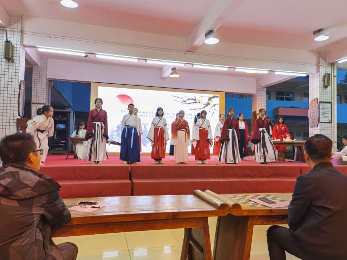 誦優(yōu)秀傳統(tǒng)之經(jīng)典，承民族文化之魂魄