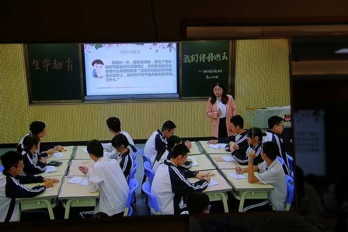 珍愛生命 健康成長——市僑中開展高二年級青年班主任“生命教育”主題班會比賽