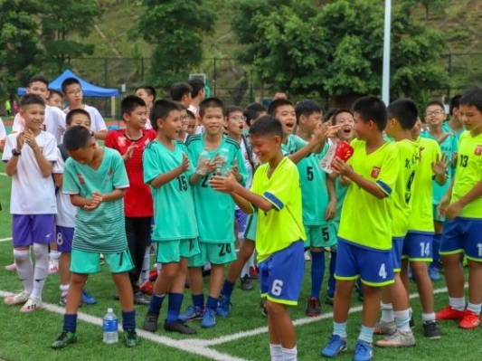 火炬開(kāi)發(fā)區(qū)“市長(zhǎng)杯”校園足球賽落幕