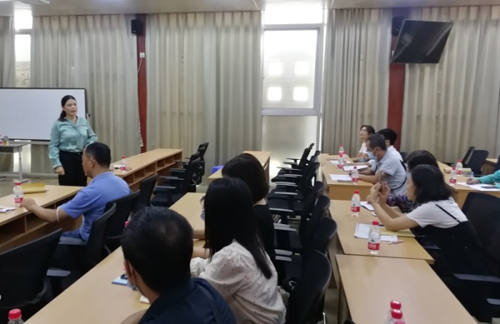 開展學農(nóng)實踐，體驗勞動光榮