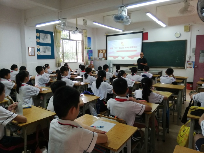 喜迎“八少”提心愿，高舉隊(duì)旗跟黨走