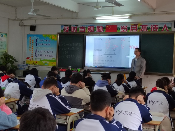 市名師工作室主持人朱小青教研員到阜沙鎮(zhèn)指導物理教學工作