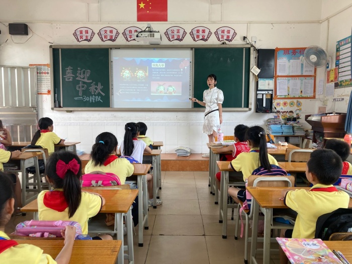 手工創(chuàng)意燈籠 點(diǎn)亮傳統(tǒng)中秋