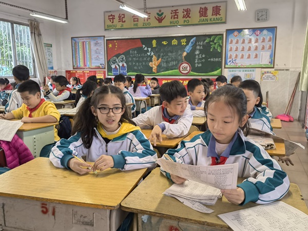 品中華詩詞，傳文化經(jīng)典