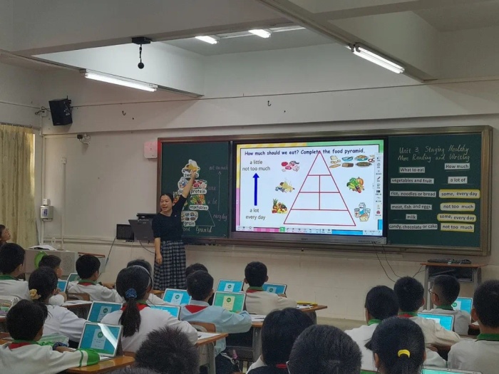信息技術(shù)助課堂，專家引領(lǐng)促提升