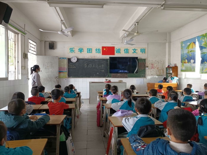 壯士以身許國(guó) 英雄浩氣長(zhǎng)存 ——接源小學(xué)組織全體學(xué)生觀看愛(ài)國(guó)主義教育影片