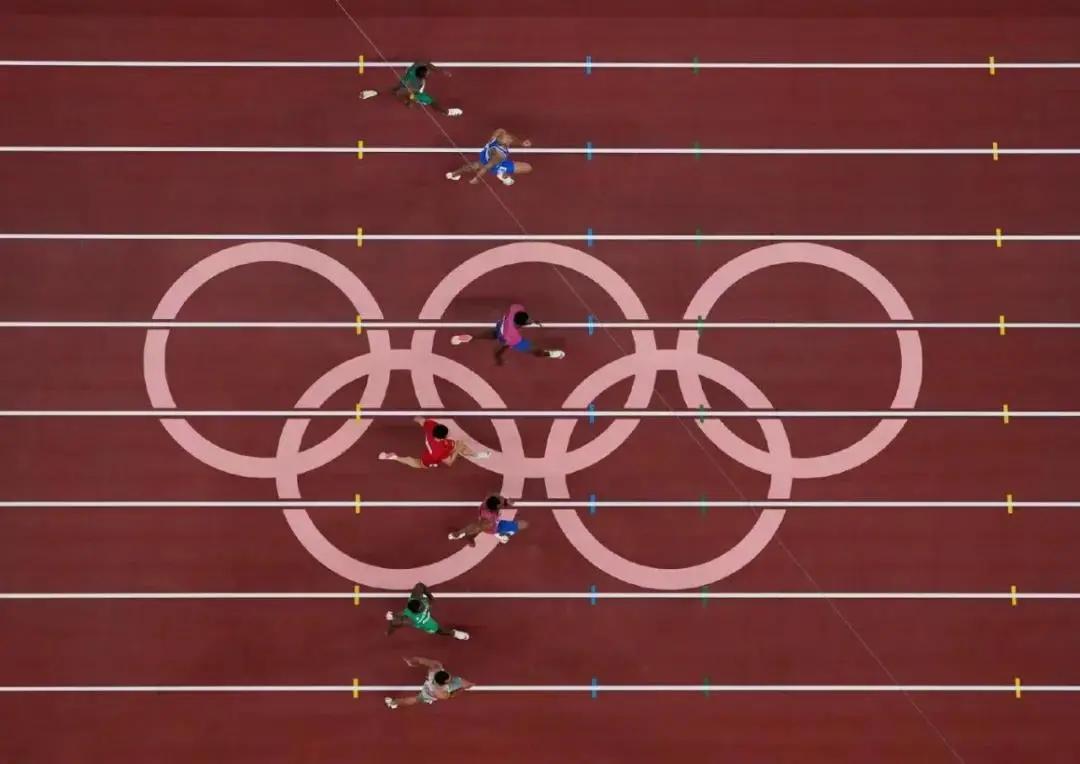 “黑科技”跑道，讓運(yùn)動(dòng)員“飛了起來(lái)”！-奧運(yùn)田徑跑道是如何造出來(lái)的？