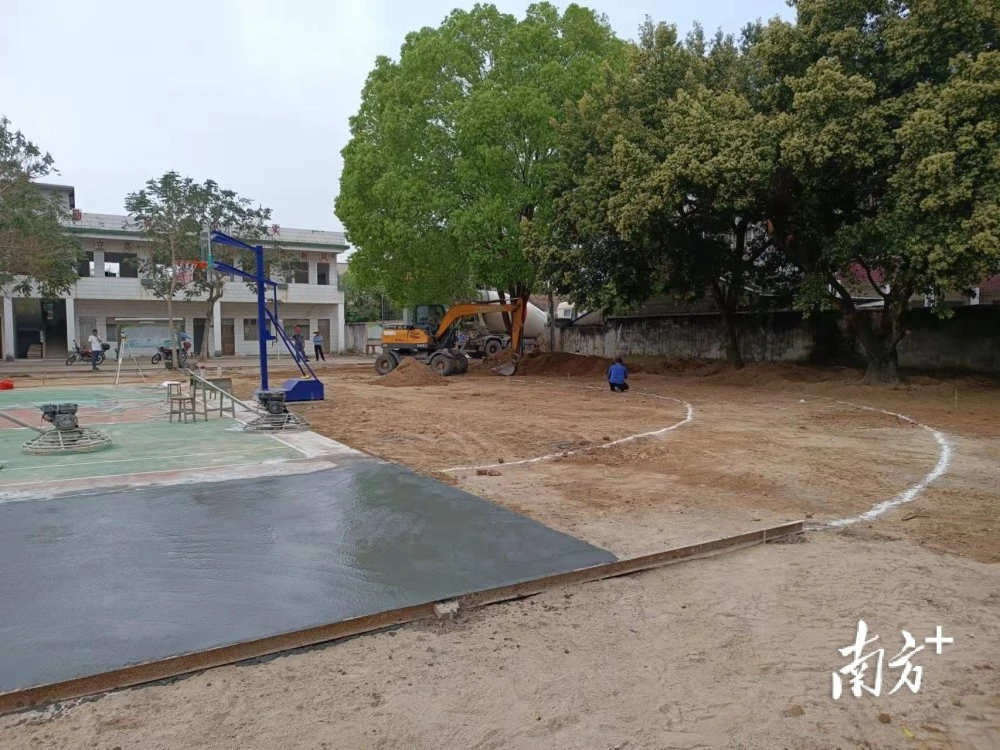 59名學生喜迎愛心操場，惠城汝湖村尾村興建標準<a href=http://m.rkkor.cn target=_blank class=infotextkey>塑膠跑道</a>