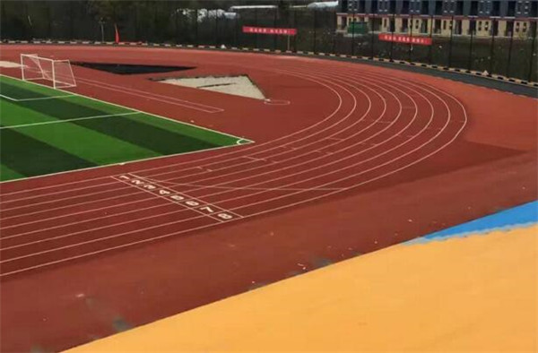 環(huán)保透氣型<a href=http://m.rkkor.cn target=_blank class=infotextkey>塑膠跑道</a>