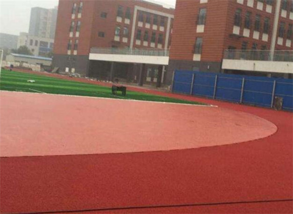 體育場(chǎng)<a href=http://m.rkkor.cn target=_blank class=infotextkey>塑膠跑道</a>