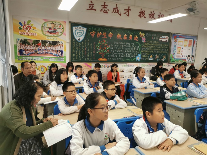 督導(dǎo)課堂教學(xué)，促進(jìn)教學(xué)發(fā)展