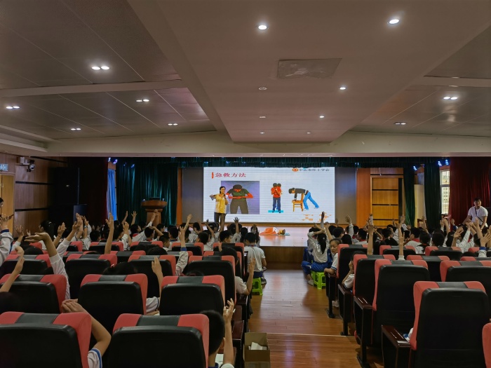 開發(fā)區(qū)第二小學開展應(yīng)急救護知識講座