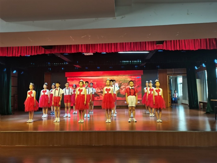 開發(fā)區(qū)二小舉行“黨的盛典，人民的節(jié)日”慶祝中國共產(chǎn)黨成立100周年系列主題活動之紅色經(jīng)典誦讀大賽