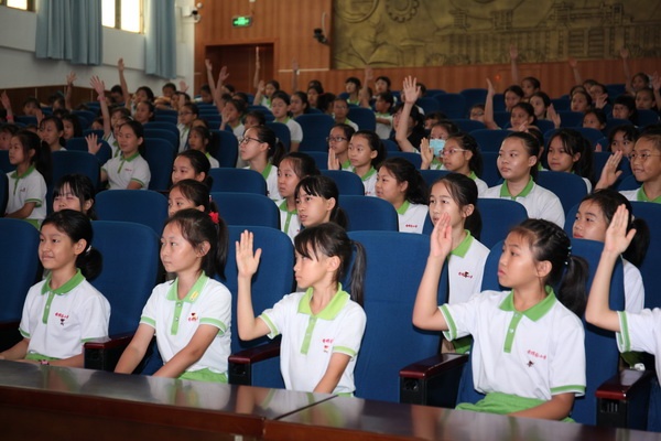 呵護(hù)花季　伴你成長