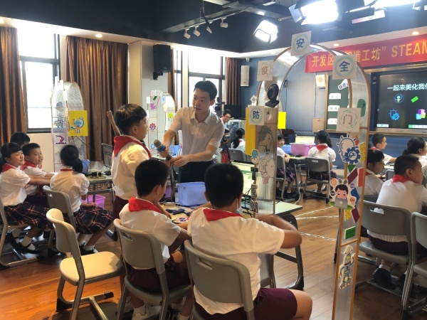 AI課堂助力疫情防護(hù)，真實(shí)問題驅(qū)動(dòng)課堂學(xué)習(xí)