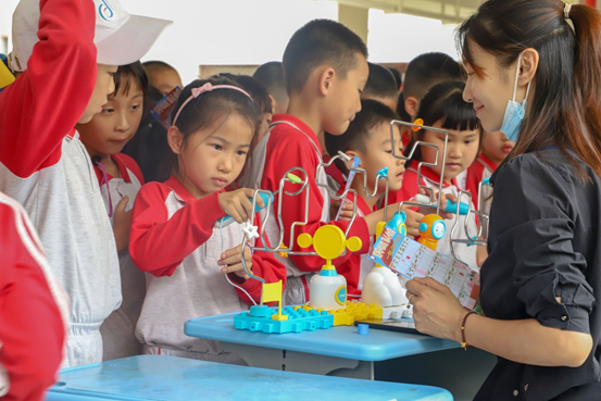 博凱小學(xué)開展“博學(xué)玩樂，凱心向黨”數(shù)學(xué)、科技活動(dòng)節(jié)