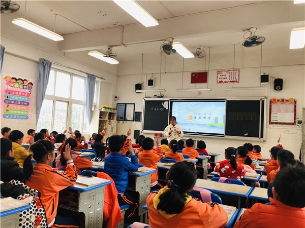 以督導(dǎo)促規(guī)范，以規(guī)范促提升：開發(fā)區(qū)中心小學(xué)迎接區(qū)教育事務(wù)指導(dǎo)中心教學(xué)常規(guī)專項督導(dǎo)