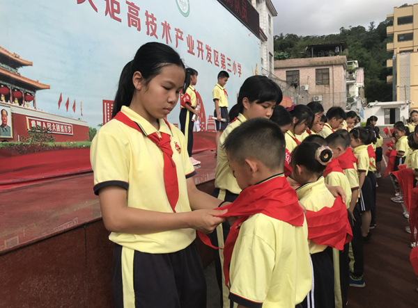 紅領(lǐng)巾心向黨 做新時(shí)代好隊(duì)員