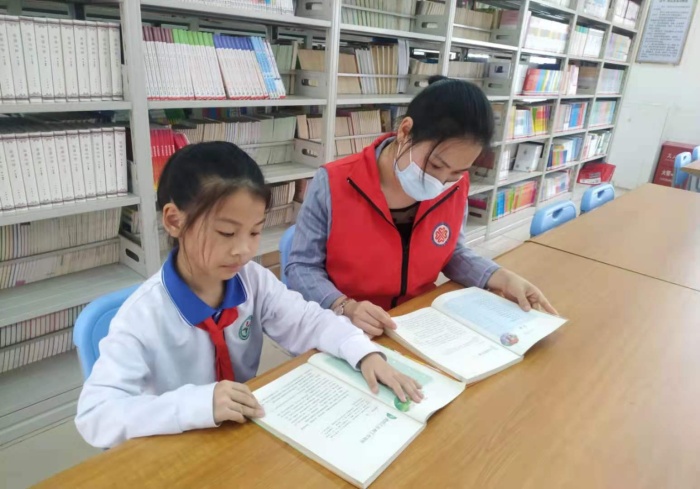 沐浴書香，共同成長，向黨致敬 ——火炬開發(fā)區(qū)第二小學開展親子閱讀