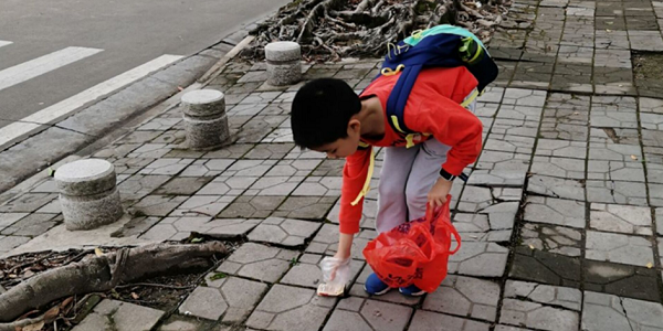 童心向黨，學(xué)雷鋒，做先鋒