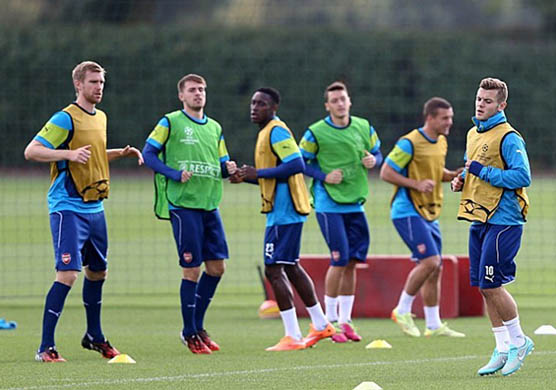 人工草皮穿什么足球鞋,人造草皮足球鞋推薦,假草坪應該穿什么釘鞋