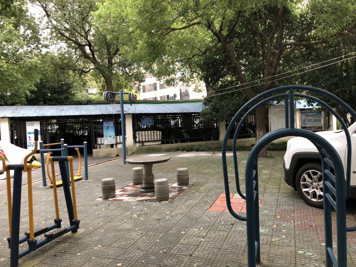 綠洲小區(qū)健身點