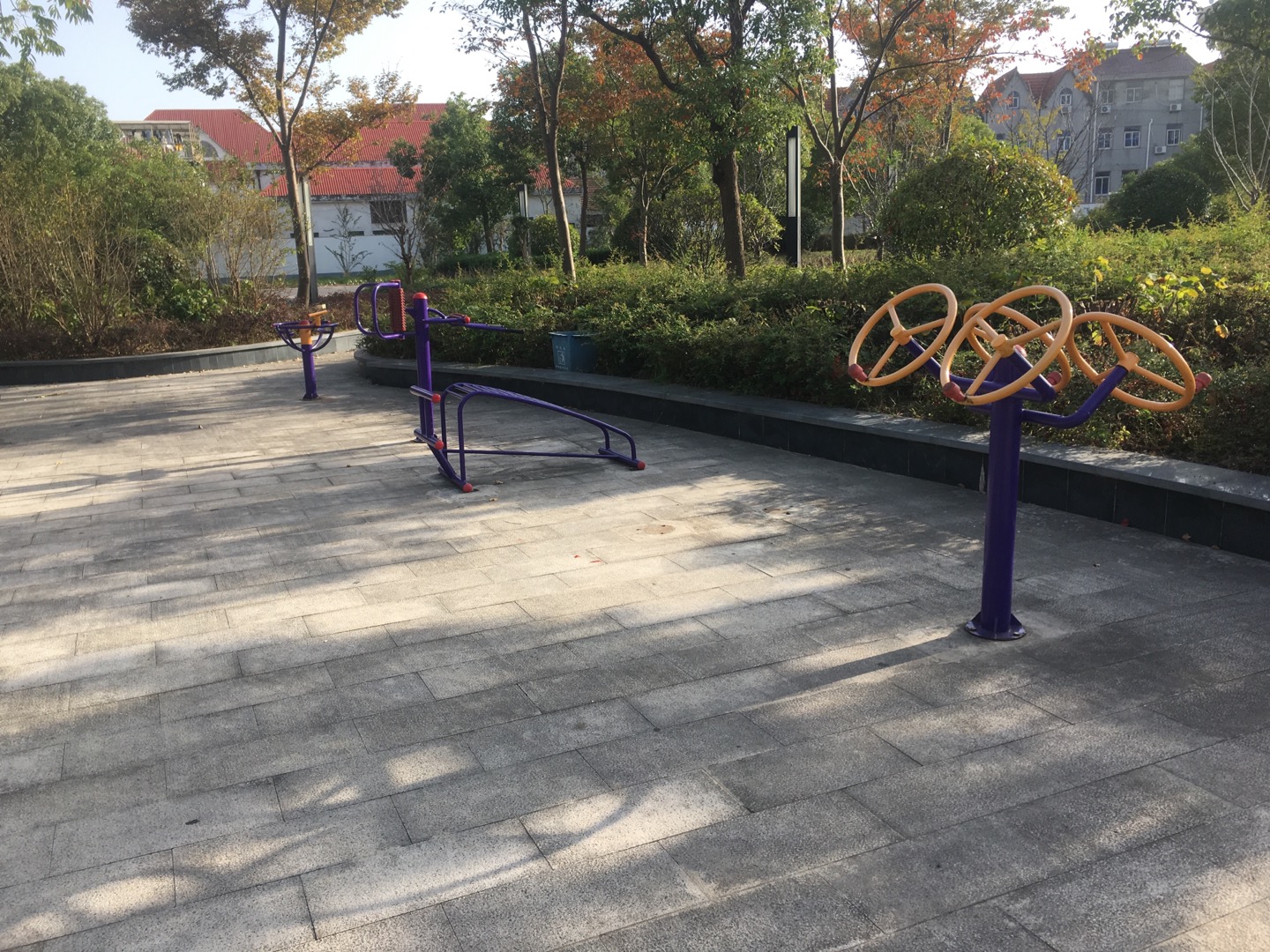 老港鎮(zhèn)濱海居民委員會(huì)濱海馨園健身苑點(diǎn)