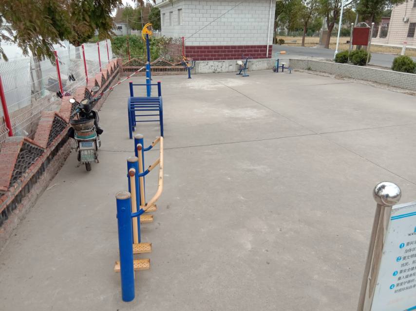 新東村8組東港公路祝悅路車站健身路徑