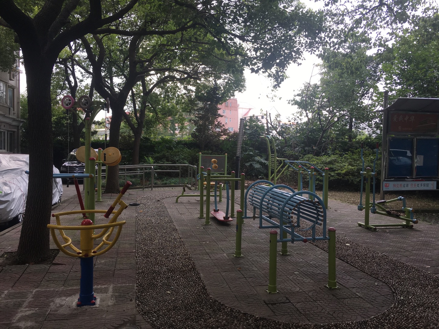 金斯居委光大花苑健身點(diǎn)