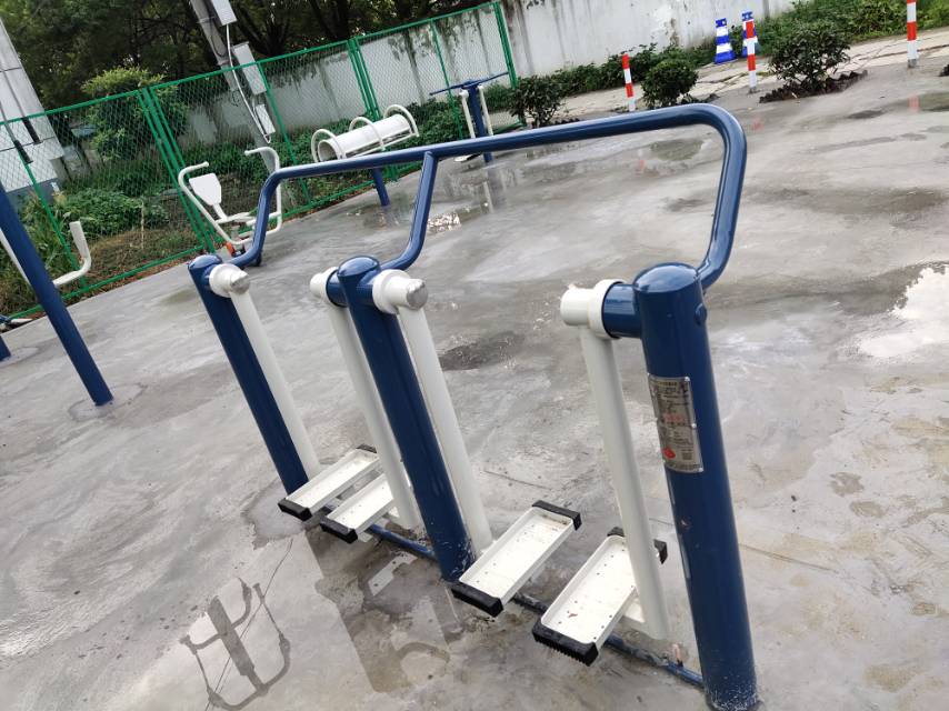 二位太空漫步機